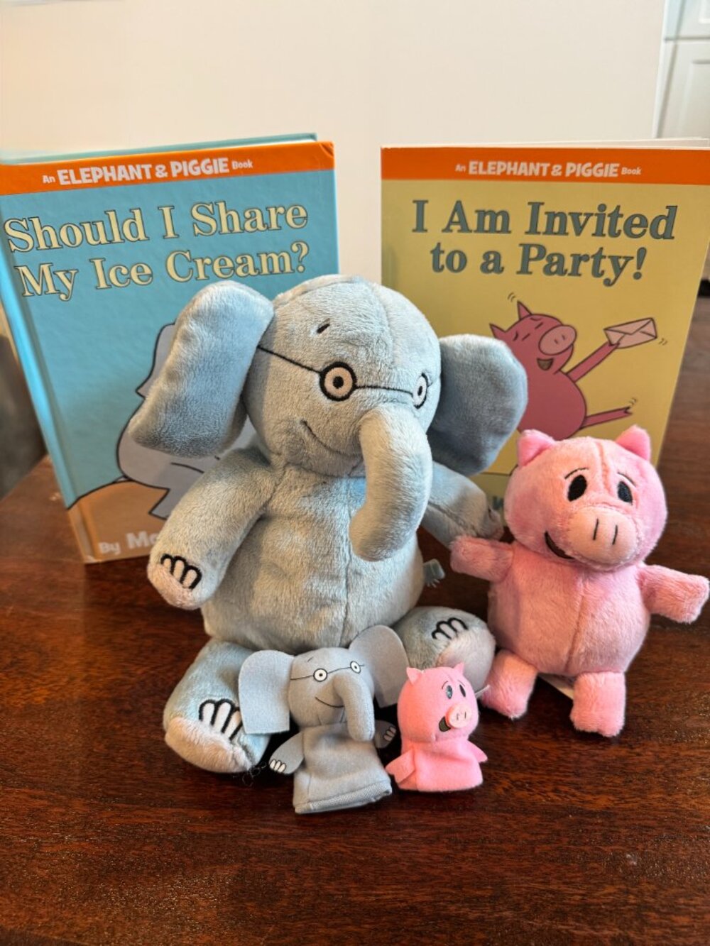 Mo Willems Elephant & Piggie Bundle: 2 Children's Books & Plush Toys EUC - Picture 2 of 11